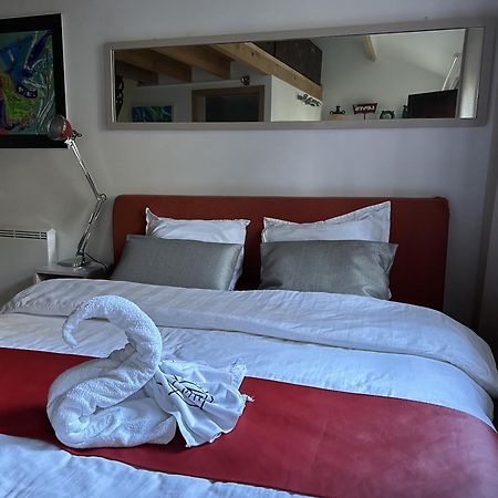 48 Urban Suites Dun-le-Palestel Esterno foto