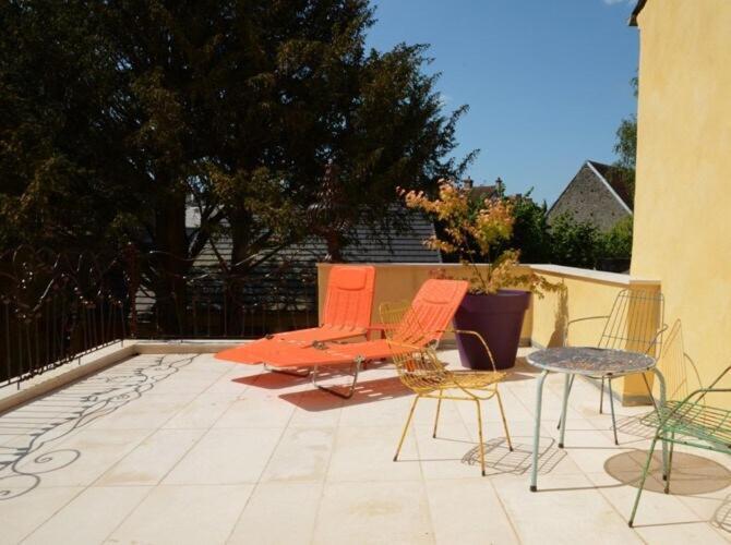 48 Urban Suites Dun-le-Palestel Esterno foto