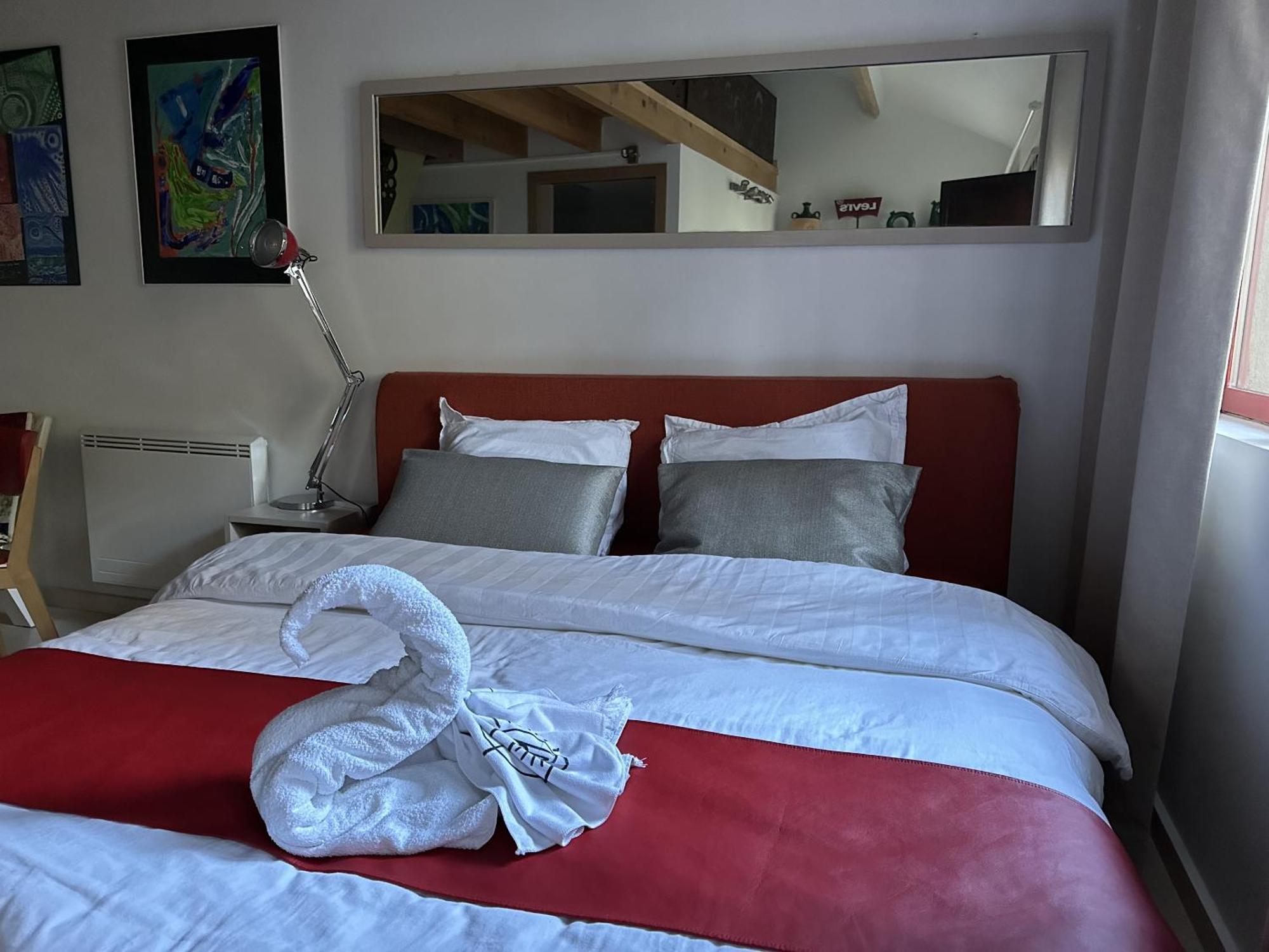 48 Urban Suites Dun-le-Palestel Esterno foto